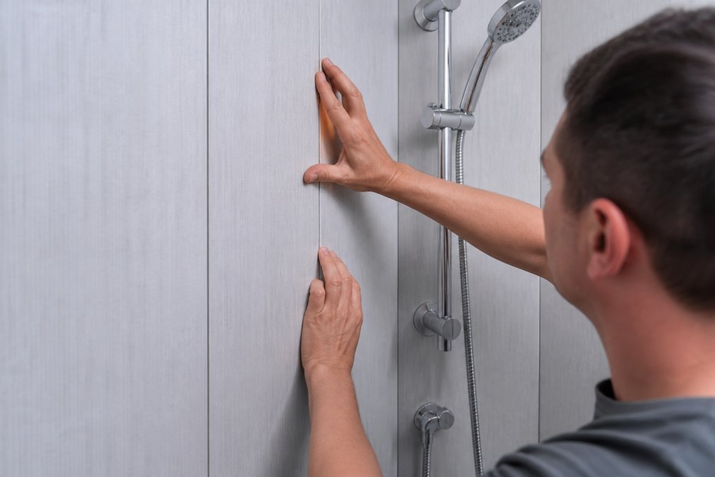Can Narrow Bathroom Panels Prevent Leaks?
